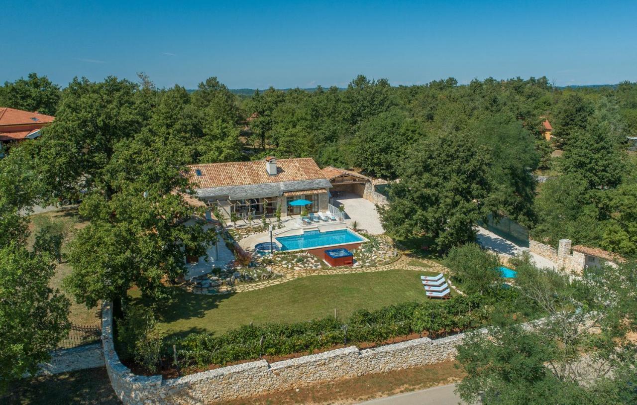 Family Villa Lipica With Private Pool And Jacuzzi Pazin Exterior photo