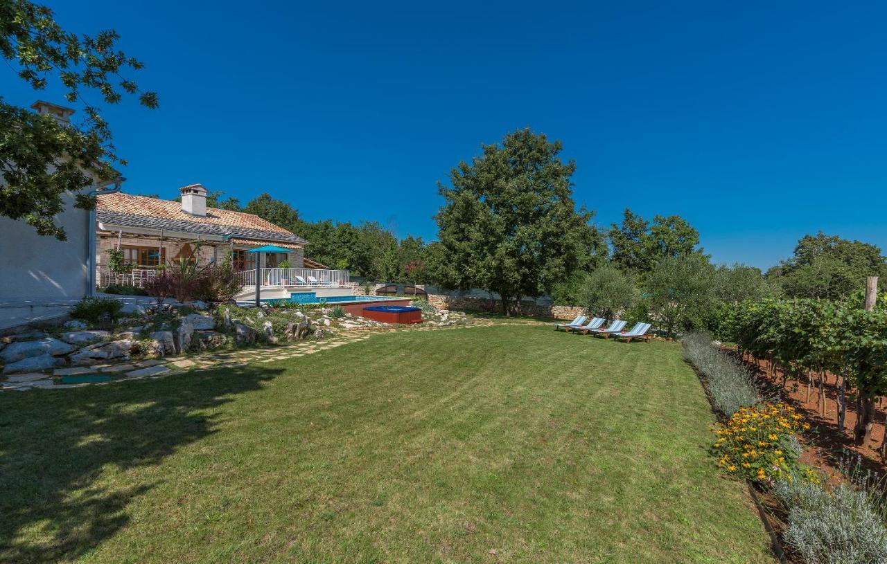 Family Villa Lipica With Private Pool And Jacuzzi Pazin Exterior photo