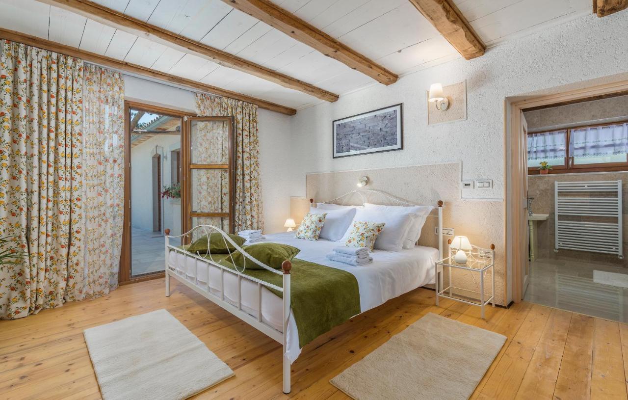 Family Villa Lipica With Private Pool And Jacuzzi Pazin Exterior photo