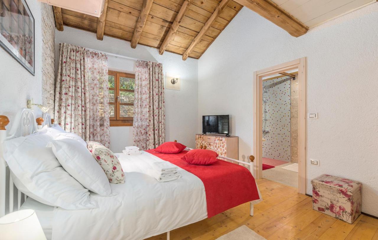 Family Villa Lipica With Private Pool And Jacuzzi Pazin Exterior photo
