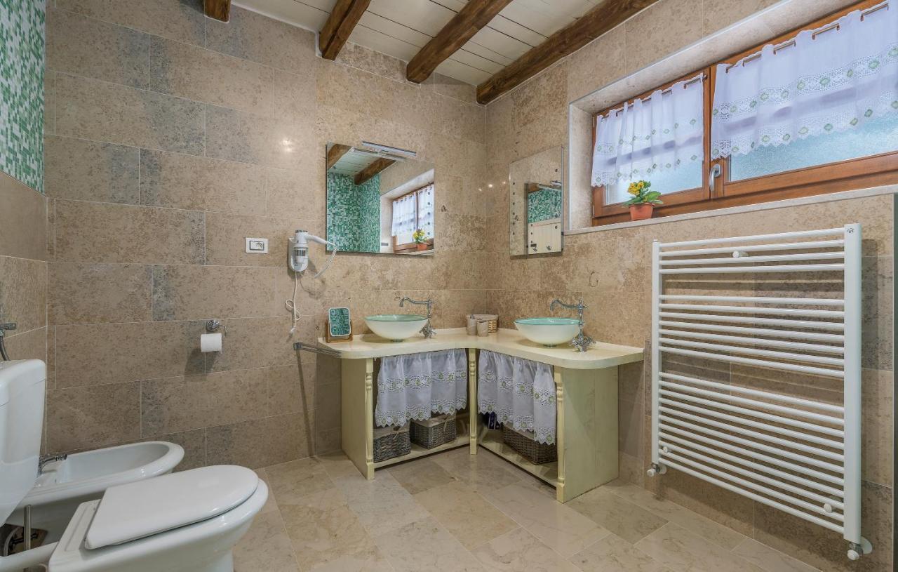 Family Villa Lipica With Private Pool And Jacuzzi Pazin Exterior photo